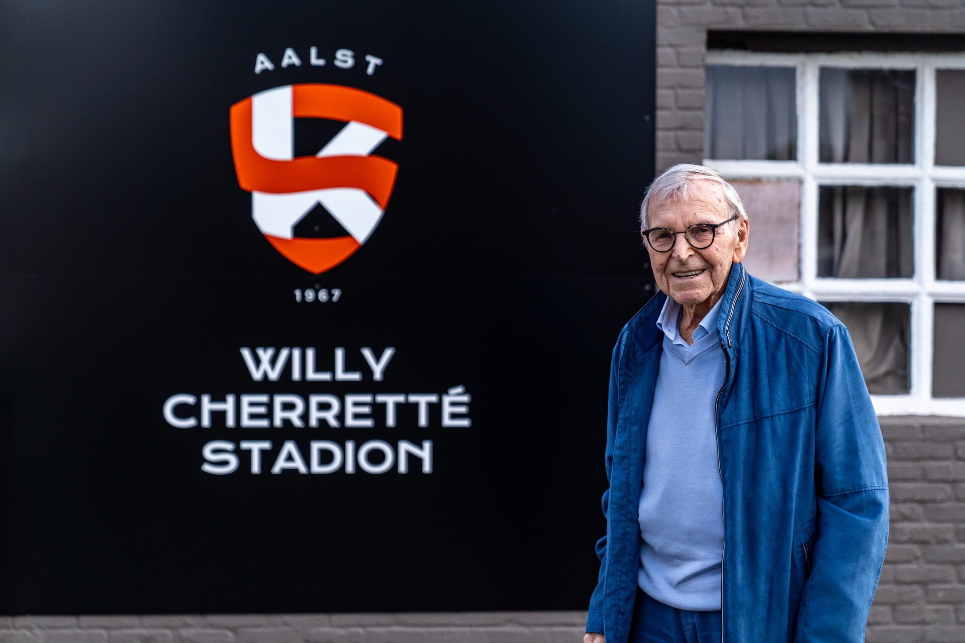 SK Aalst geeft naam stadion aan levende legende Willy Cherretté (90): "Zonder hem was SK Aalst er niet meer geweest"